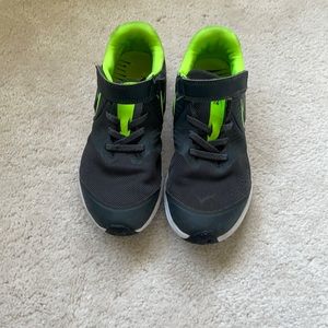 Nike star runner sneakers